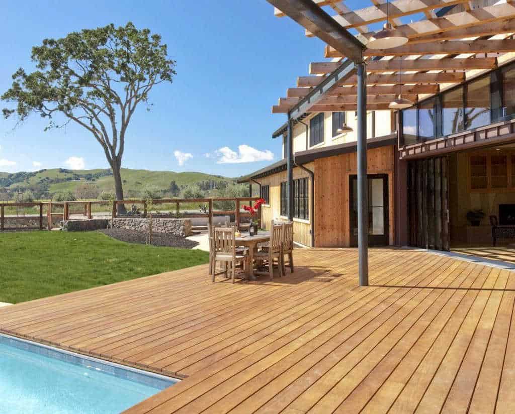 Parquet per esterni: pavimenti in legno a prezzi di fabbrica Rivestimenti per esterno