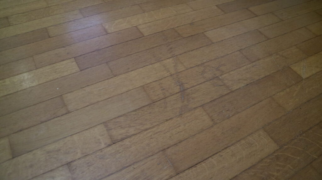 Prevenire i graffi sul parquet