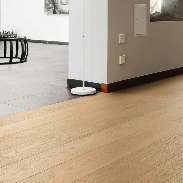 Accostare Parquet e Piastrelle: Soluzioni di Design Innovative
