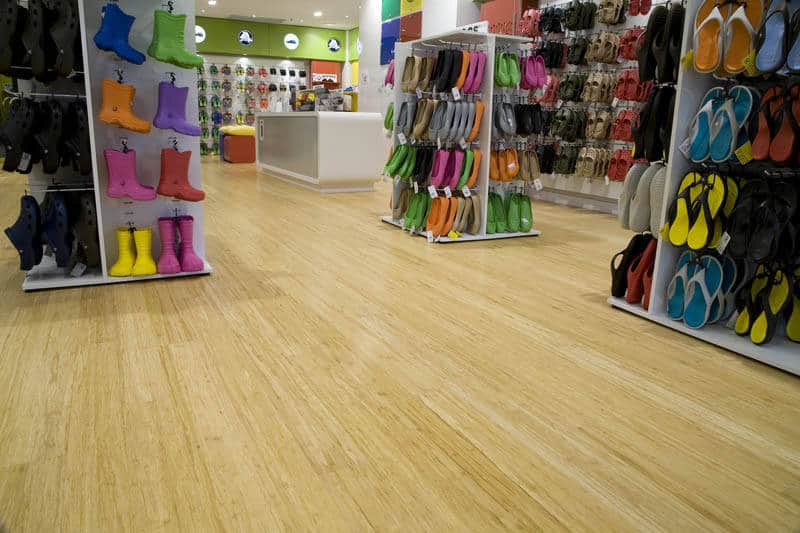 Arredi adeguati al parquet per negozi e boutique