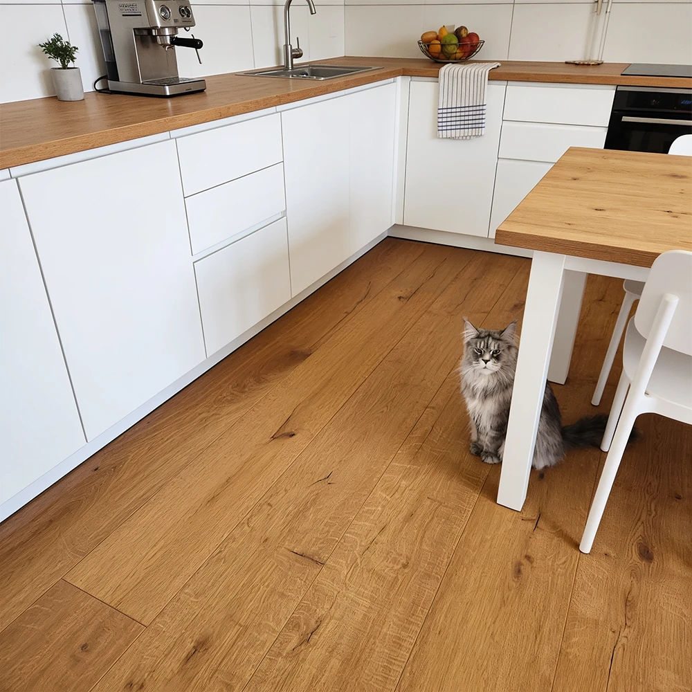 parquet rovere piallato a mano con spaccature a contrasto maxiplancia anticato smoked verniciato per riscaldamento a pavimento 02