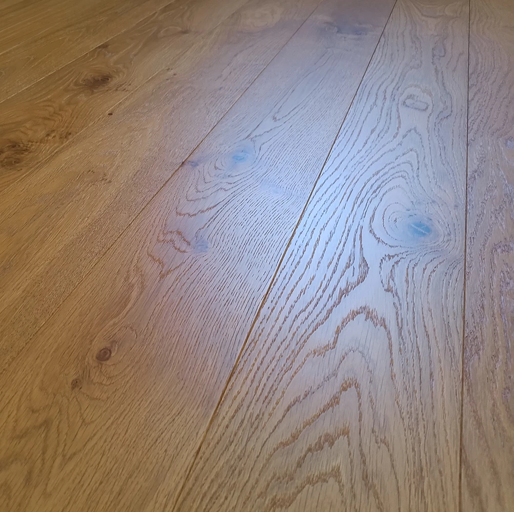 pavimento parquet rovere anticato ambra con nodi maxiplancia spazzolato sottile per riscaldamento a pavimento 04
