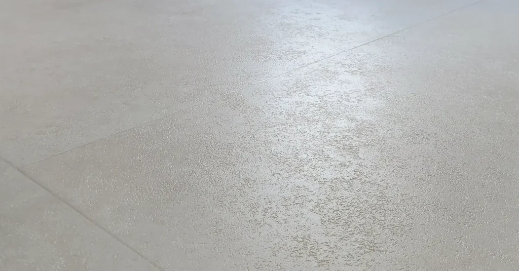 pavimento spc grigio chiaro travertino 04