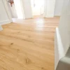 pavimento spc maxiplancia naturale-mielato con nodi e spaccature tappetino integrato 01